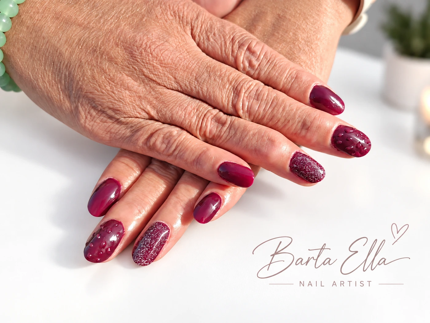 Bordó és magenta manikűr Barta Ella Nail Artist jelöléssel